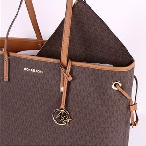 NWT Michael Kors Jet Set Travel Large Tote